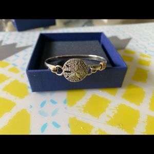 Interchangeable bracelet